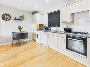 KITCHEN DINING AREA- click for photo gallery